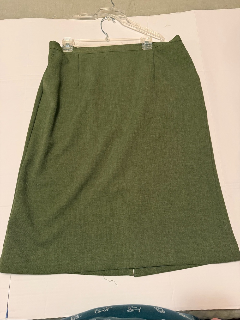 Alfred Dunner Women’s Size 14/16 Green Solid 2-Piece Polyester Skirt Suit Set - Picture 2 of 8